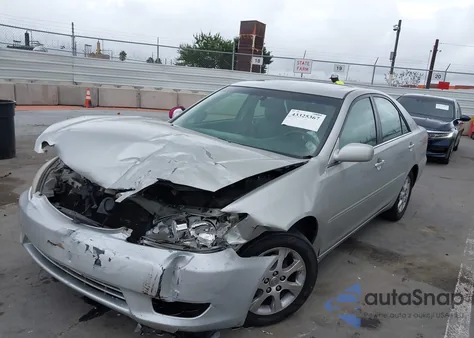 2005 Toyota Camry Xle z USA, uszkodzony, nr VIN 4T1BE30K55U401715